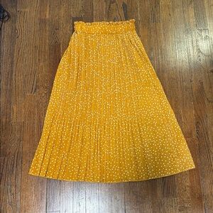 NWT Polka Dot Pleated Skirt - Gold
